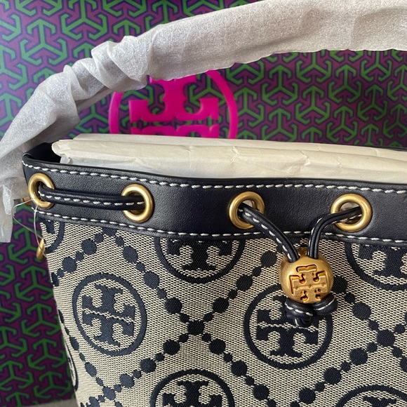 NWT - Tory Burch T Monogram Bucket Bag - Picture 2 of 9